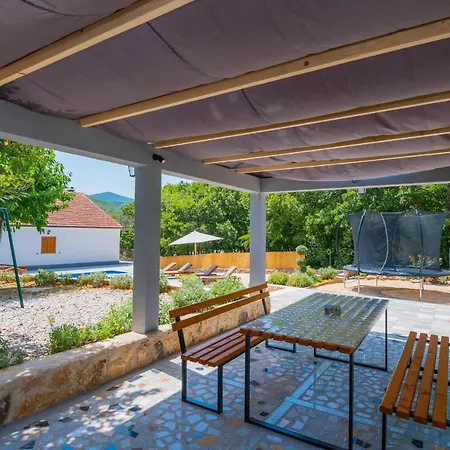 House Tone, Imotski-drum-makarska *