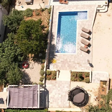 House Tone, Imotski-drum-makarska