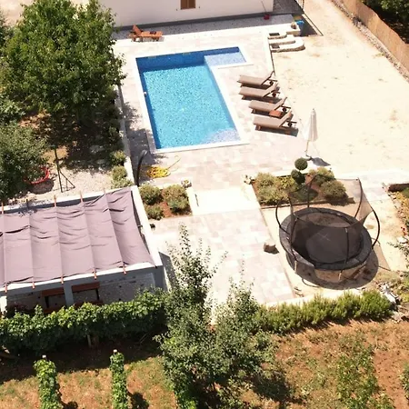 House Tone, Imotski-drum-makarska