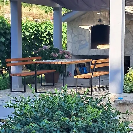 House Tone, Imotski-drum-makarska *